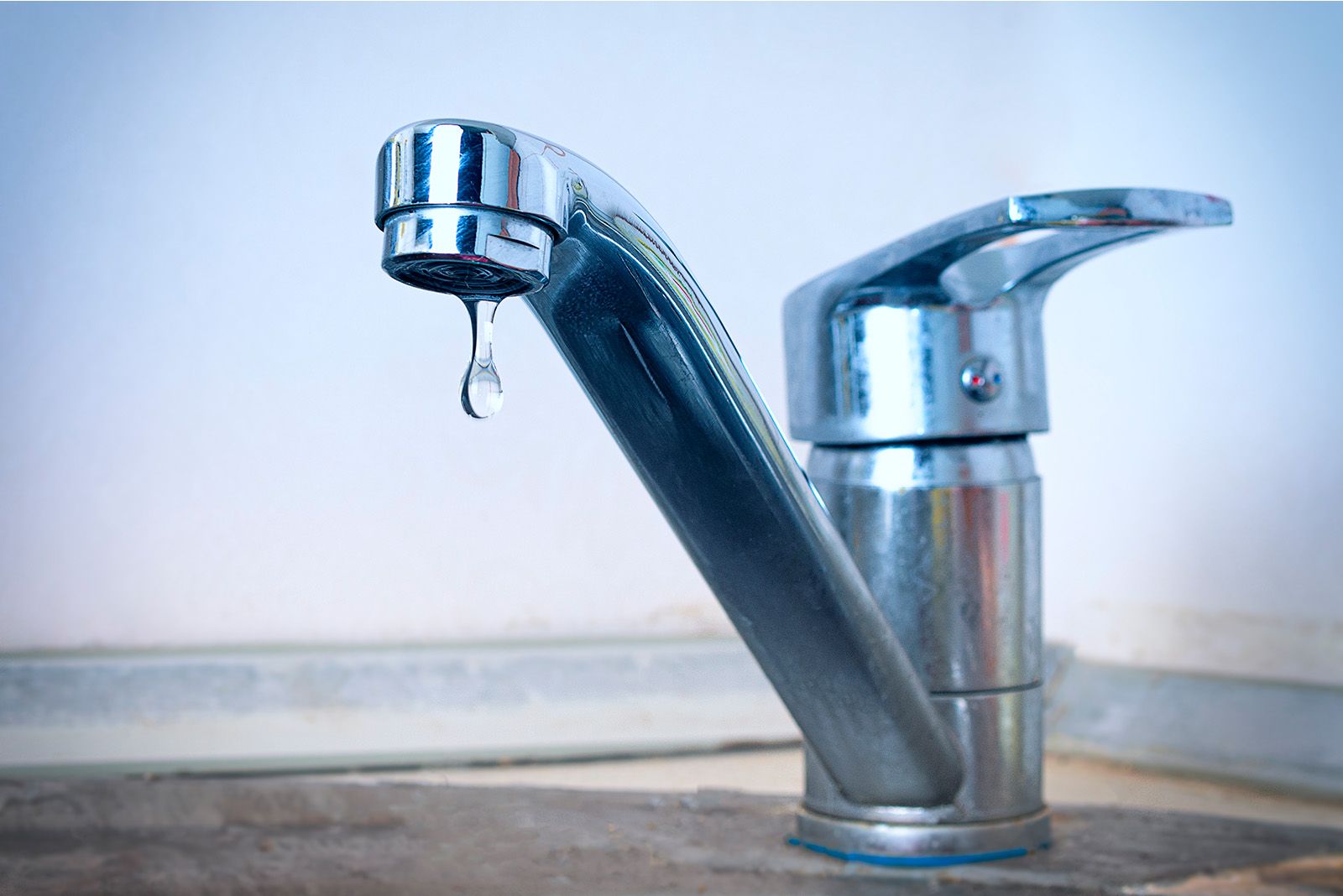 Udskiftning af vandhaner i køkkener og badeværelser.